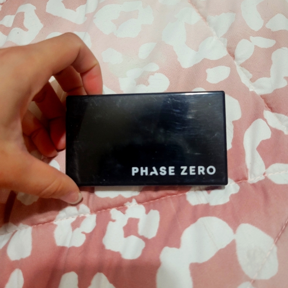 Phase Zero Black Makeup Compact